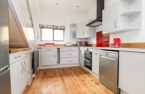 Gillan House | DOVEFIELDS, family friendly, country holiday cottage in Helford