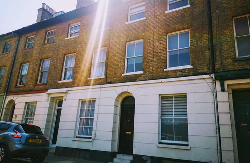 Dover House | Dover Town Rooms Twin Room