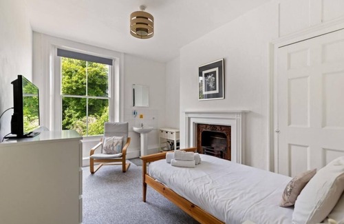 Dover House | Dover Town Rooms Twin Room