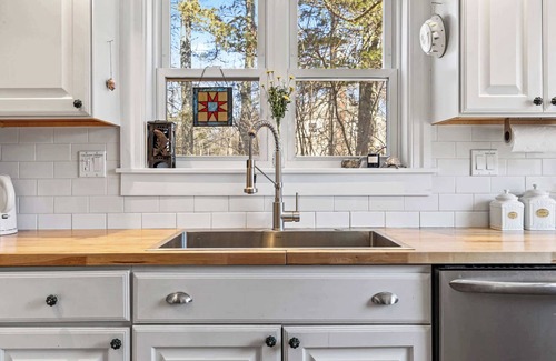 Ellsworth House | Downeast Maine Retreat: 4br w/AC 25 min to Acadia