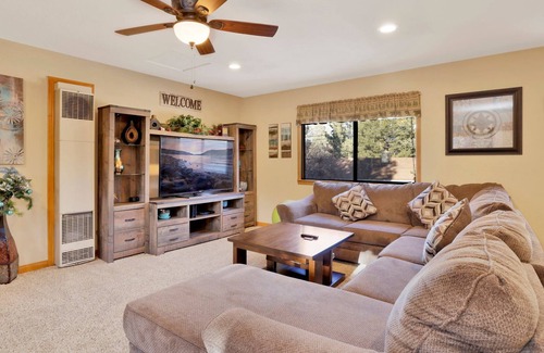 Big Bear Ski Chalet | Downey Family Retreat- Relaxing Chalet- Games