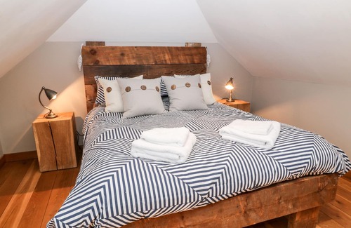 St. Giles on the Heath Cottage | DOWNICARY CHAPEL STABLE, pet friendly in St Giles-On-The-Heath