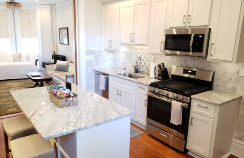 Jackson Ward Apartment | Downtown, 2 Parking spaces, Historic Beauty