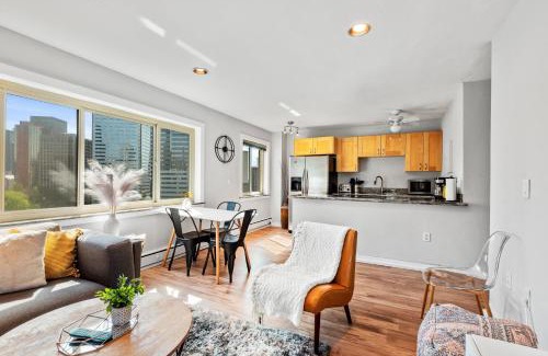 Downtown Seattle Apartment | Downtown 2BR Penthouse with Prime Location & Views