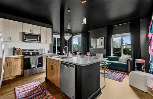 Eighth Avenue Apartment | Downtown 3BR/3BA Luxury Stay. Skyline Views, Pool, Gym, & Walk to Broadway