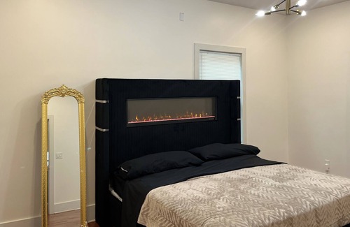 Washington Park House | Downtown Atlanta Near Mercedes Benz/4bedrooms/Parking