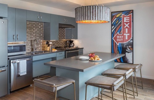 Civic District Resort | Downtown Austin Resort Studio Presidential