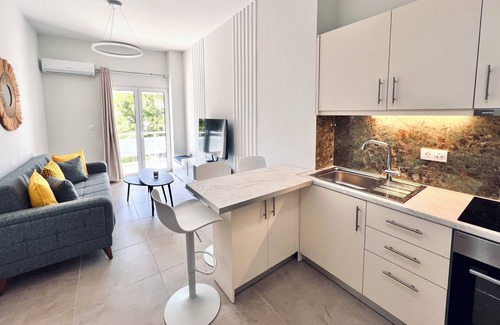 Kerameikos Apartment | Downtown Bliss – Piraeus Street by ΜΡS