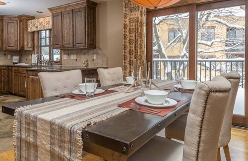 Bozeman Condo | Downtown Bozeman home w/gorgeous mountain views, close to MSU - Main Street Retreat