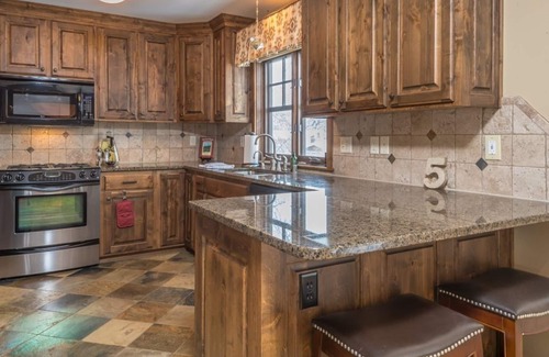 Bozeman Condo | Downtown Bozeman home w/gorgeous mountain views, close to MSU - Main Street Retreat