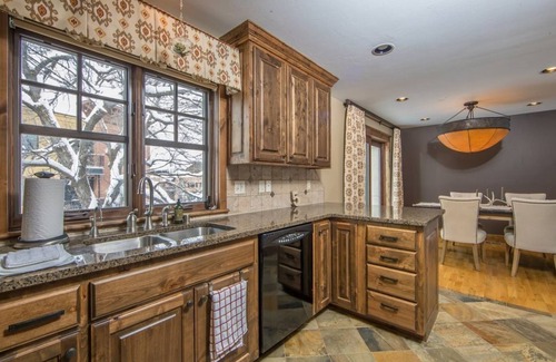 Bozeman Condo | Downtown Bozeman home w/gorgeous mountain views, close to MSU - Main Street Retreat