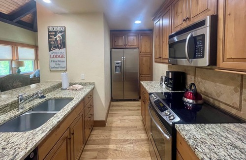 Historic District Condo | Downtown Breckenridge Hideaway | 2BR/Loft. Pool & Hot Tub!