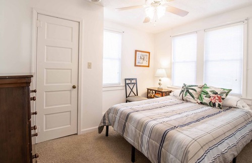 Burnsville Cottage | Downtown Burnsville, NC, Walk to everything from the property, Food, Bars, Music