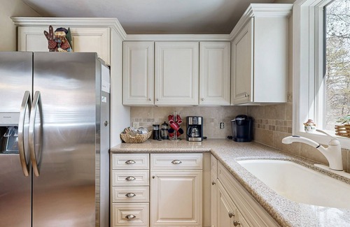 Breckenridge Condo | Downtown condo with hot tubs & pool - 100 yards to Breck Connect Gondola