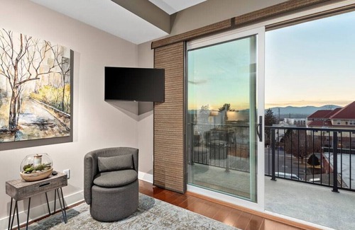 South French Broad Condo | Downtown Condo with Stunning Mountain Views