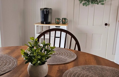 Waterville Apartment | Downtown Den | Sleeps 3 | Washer/Dryer