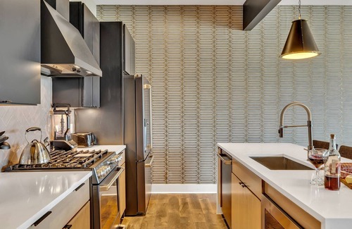 Edgehill Cottage | Downtown Dolly - Heart of Gulch - Rooftop Hot Tub