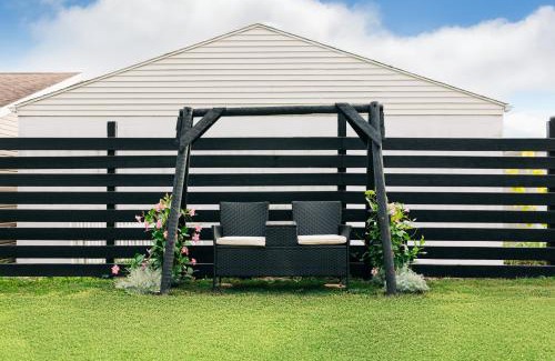 Sugarcreek House | Downtown Escape Great for large families & groups