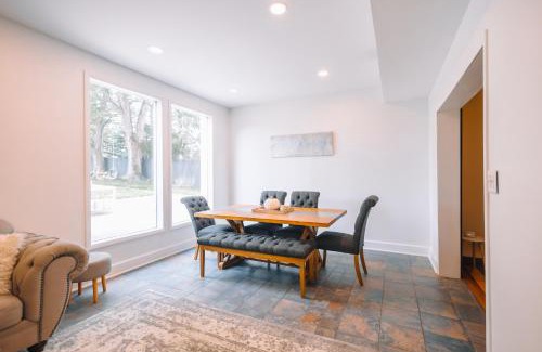 Sugarcreek House | Downtown Escape Great for large families & groups