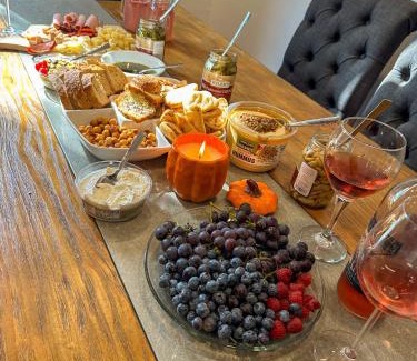 Sugarcreek House | Downtown Escape Great for large families & groups