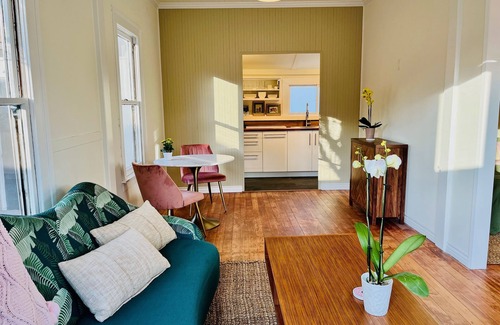 Santa Barbara Cottage | Downtown Farmhouse Cottage - Super Cute and Charming