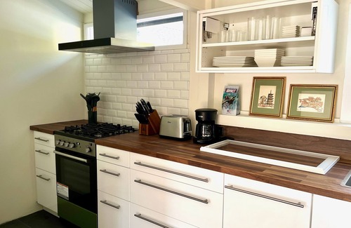 Santa Barbara Cottage | Downtown Farmhouse Cottage - Super Cute and Charming