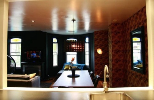 Garden District House | Downtown fun design, comfy unit