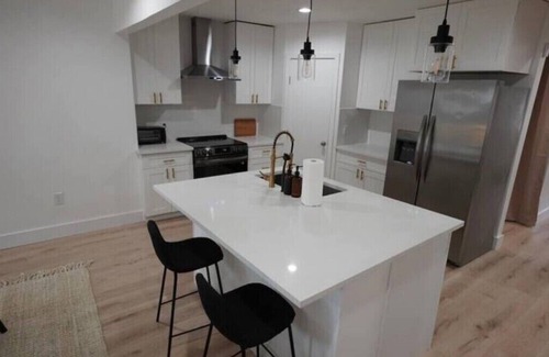 Bryker Woods House | Downtown Gem-5 min from Raineyn