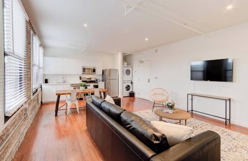 Downtown Memphis Apartment | Downtown Gem | Near Beale, Bars n Blues