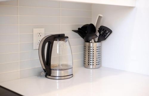 Quartier des Spectacles Apartment | Downtown Hideaway Peaceful and Trendy