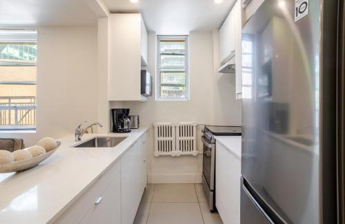 Quartier des Spectacles Apartment | Downtown Hideaway Peaceful and Trendy