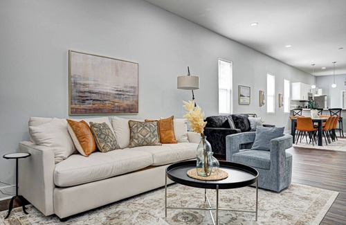 Indianapolis Apartment | Downtown Indy 3 EnSuite on Main Floor~Sleeps 15