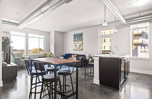Mile Square Apartment | Downtown Indy | 3 Units, Sleeps 18 + Parking