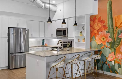 Sobro Apartment | Downtown Nashville - Rooftop POOL - 10 min Walk to Broadway!
