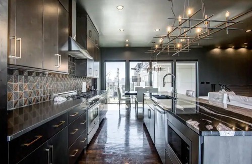 Talbot's Corner House | Downtown Nashville Skyline views w/pool jacuzzi