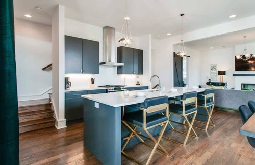 Edgehill Apartment | Downtown Nashville/The Gulch/Rooftop Deck