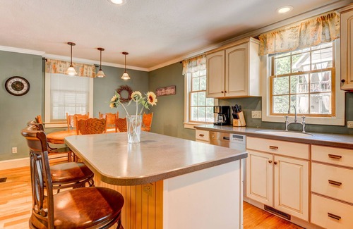 North Conway House | Downtown NC Village! Private pool and hot tub!
