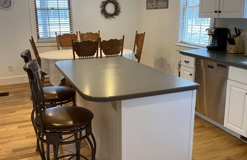 North Conway House | Downtown NC Village! Private pool and hot tub!