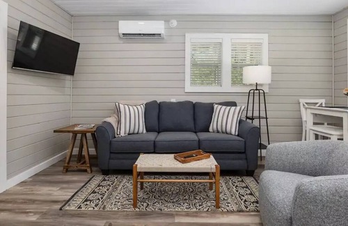 Historic District Cottage | Downtown Ocala Cottage