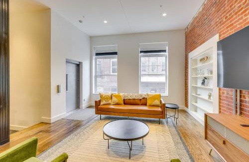 Downtown Omaha Apartment | Downtown Omaha Getaway with Deck and Gas Grill!