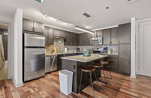 Downtown Dallas Apartment | Downtown Skyline Nest