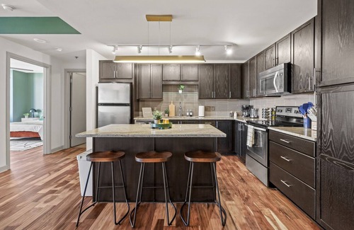 Downtown Dallas Apartment | Downtown Skyline Nest