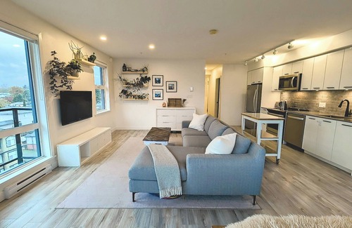 Squamish Condo | Downtown Squamish Penthouse with Mountain and Ocean Views