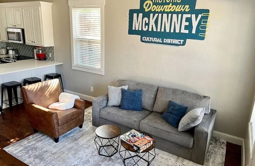 McKinney House | 🏡 Downtown Stroll Retreat — Park Views & Perfect Location!