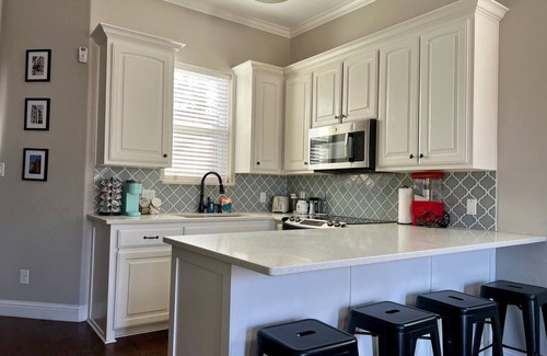 McKinney House | 🏡 Downtown Stroll Retreat — Park Views & Perfect Location!