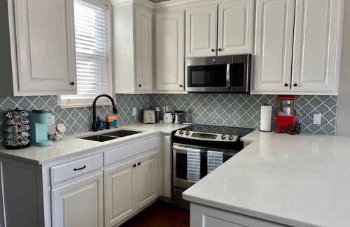 McKinney House | 🏡 Downtown Stroll Retreat — Park Views & Perfect Location!