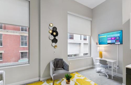 Downtown Cincinnati Apartment | Downtown Stroll to the Bengals