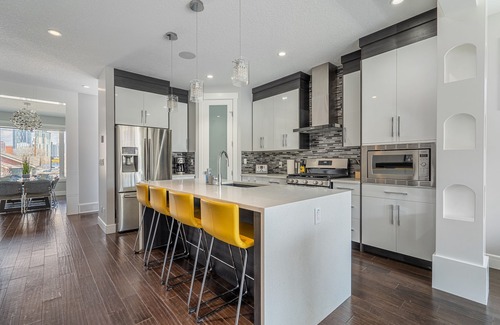 Southwest Calgary House | Downtown views across from Stampede Park!