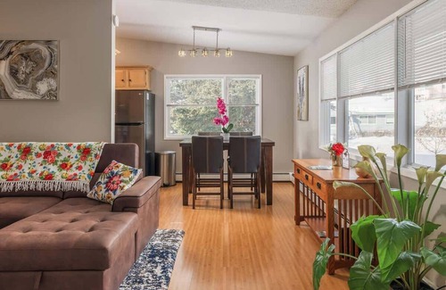South Addition Apartment | Downtown WestChester Casa with King Beds