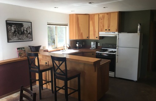 Hood River Apartment | Downtown with Mountain/River View and Fenced Yard